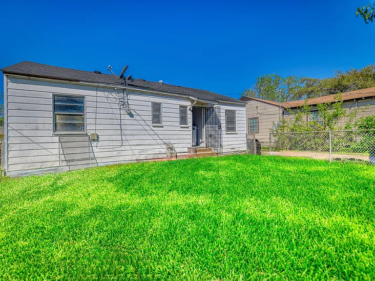3330 Utah Ave — Photo 12