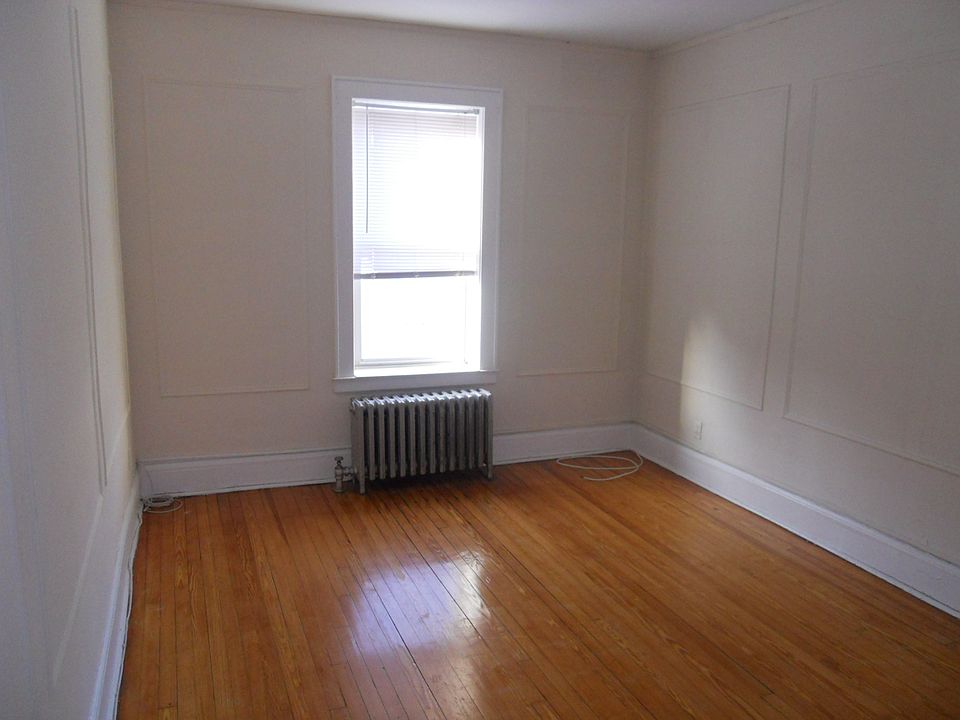2nd image of 15 Morgan Pl APT 7