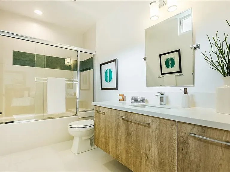 288 S Oakland Ave #111 — Photo 8