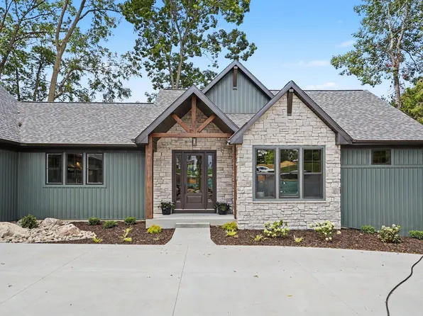 10445 Country Club Dr, Richland, MI 49083