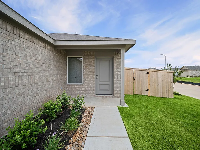 702 Umbrella Tree Dr — Photo 4