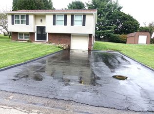 216 Oberlin Dr, Butler, PA 16001