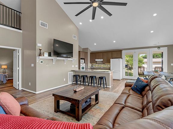 5th image of 319 Meadowlakes Drive
