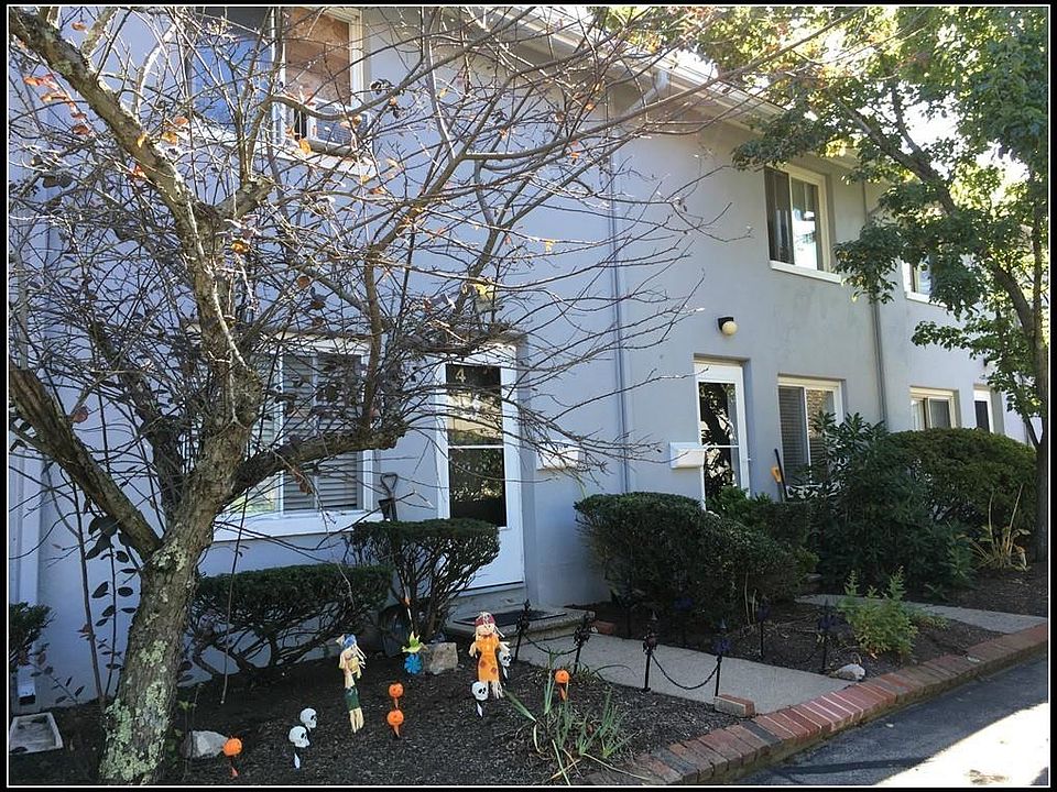 2nd image of 994 Washington St APT 4