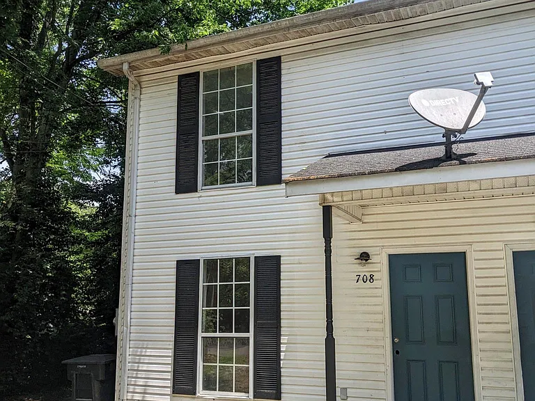 This unit is the left side of a duplex.