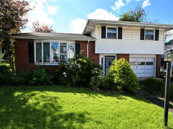 325 Liberty St, California, PA 15419