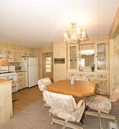 5th image of 815 Silverthorn Ct