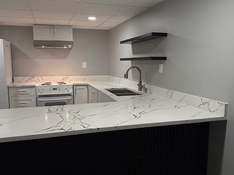1094 Ironwood Dr — Photo 2