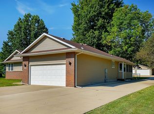 5884 NE 6th St, Des Moines, IA 50313