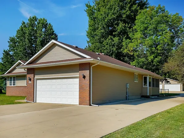 5884 NE 6th St, Des Moines, IA 50313