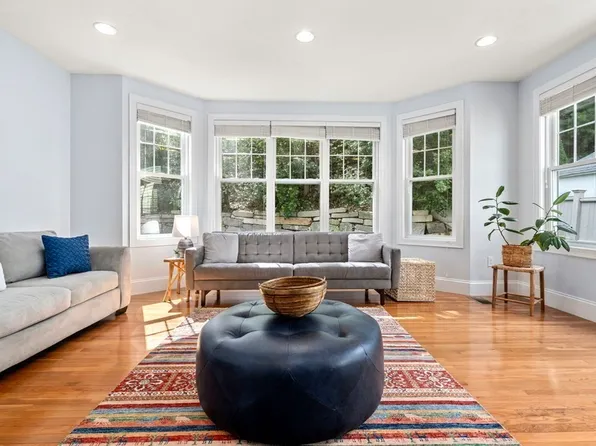 8 Maple Leaf Dr, Hyde Park, MA 02136