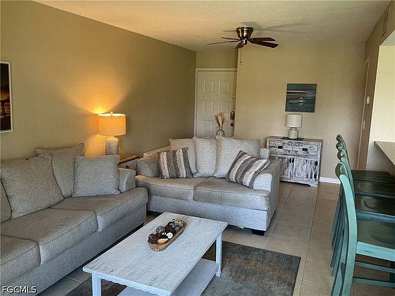 3rd image of 5550 Trailwinds Dr APT 615