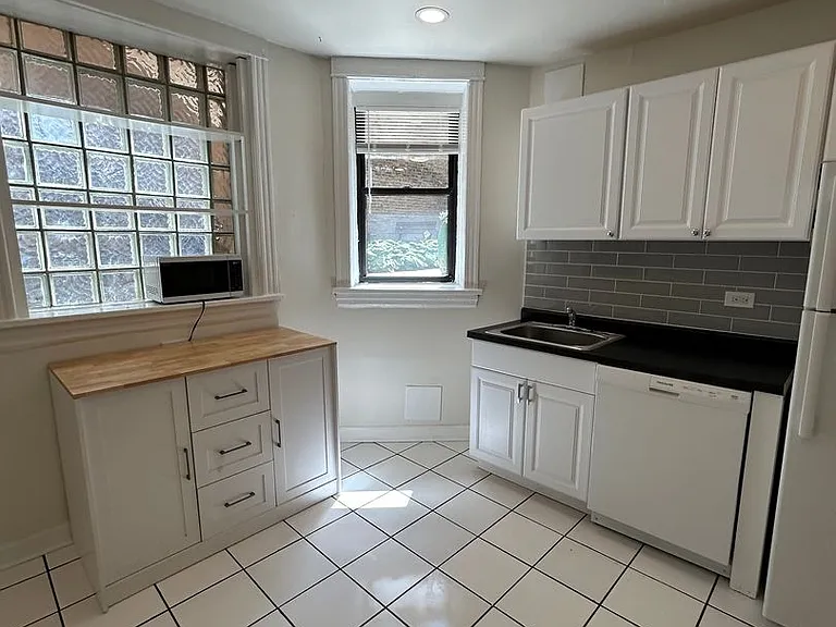 725 S Loomis St — Photo 6