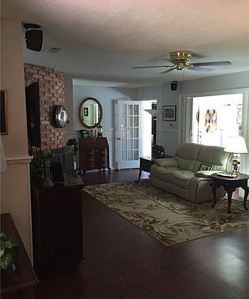 3rd image of 818 Milford St