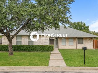 1212 Beechwood Ln, Burleson, TX 76028