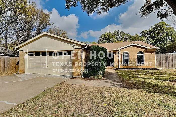 4819 Butterfield Rd — Photo 1