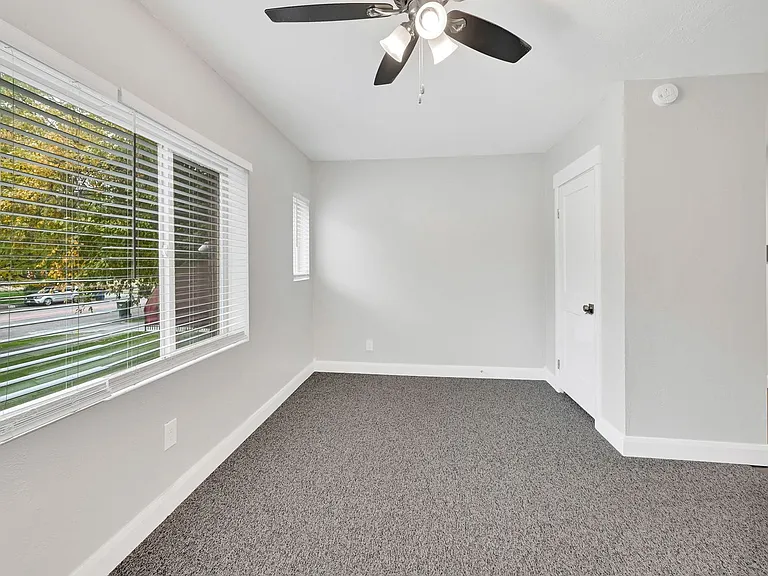 Jefferson Avenue Apartments — Photo 40