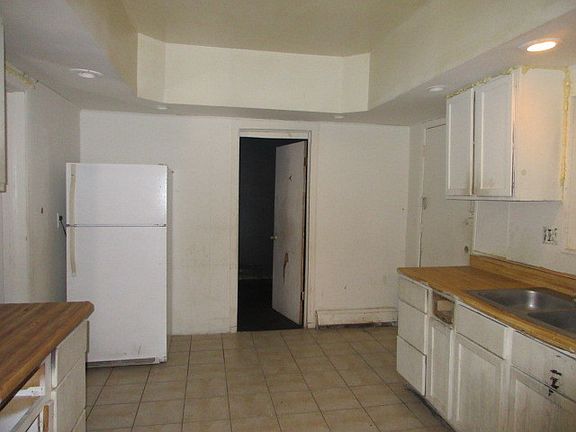 3rd image of 112 E Kensington Ave