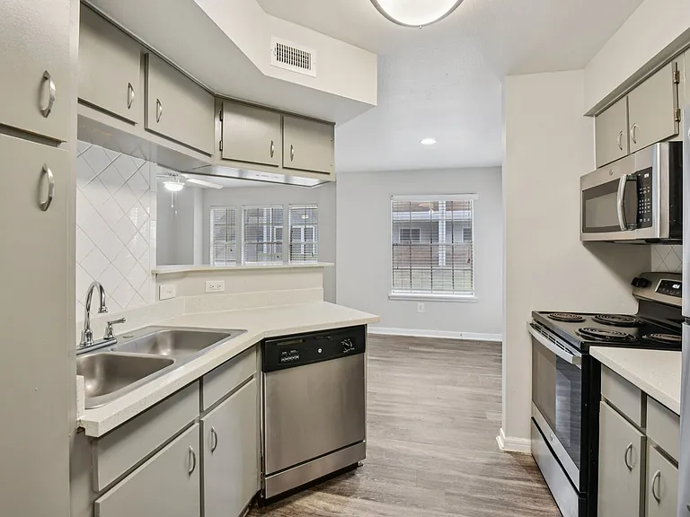 Stonecreek Apartments — Photo 25