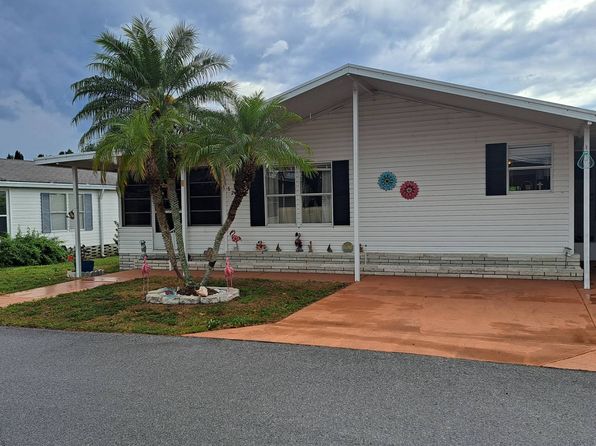 6227 Red Feather Dr, Zephyrhills, FL 33542