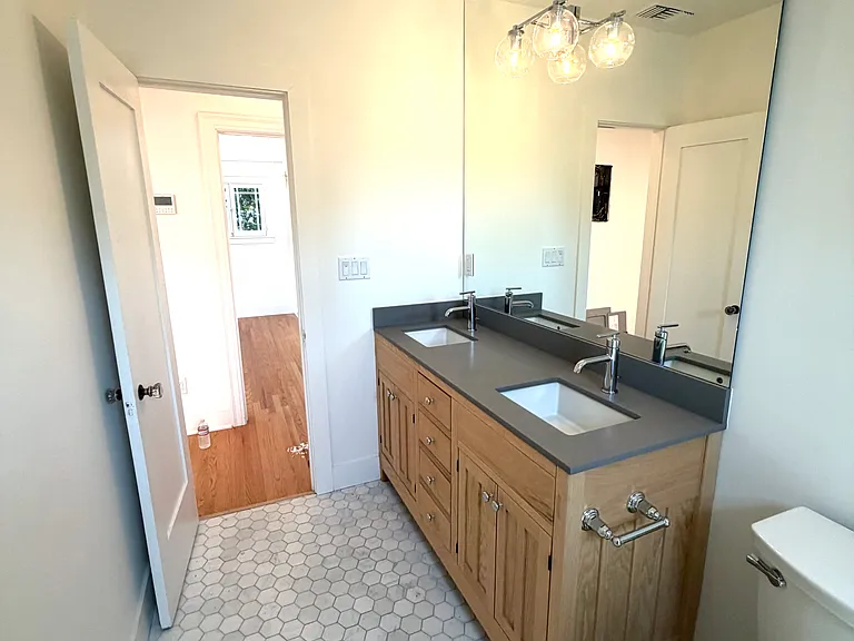 1966 Addison Way — Photo 20