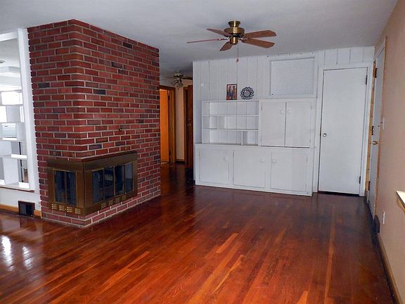 5th image of 135 Crary Ave
