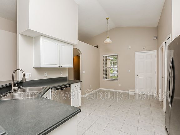 4th image of 524 Lancer Oak Dr