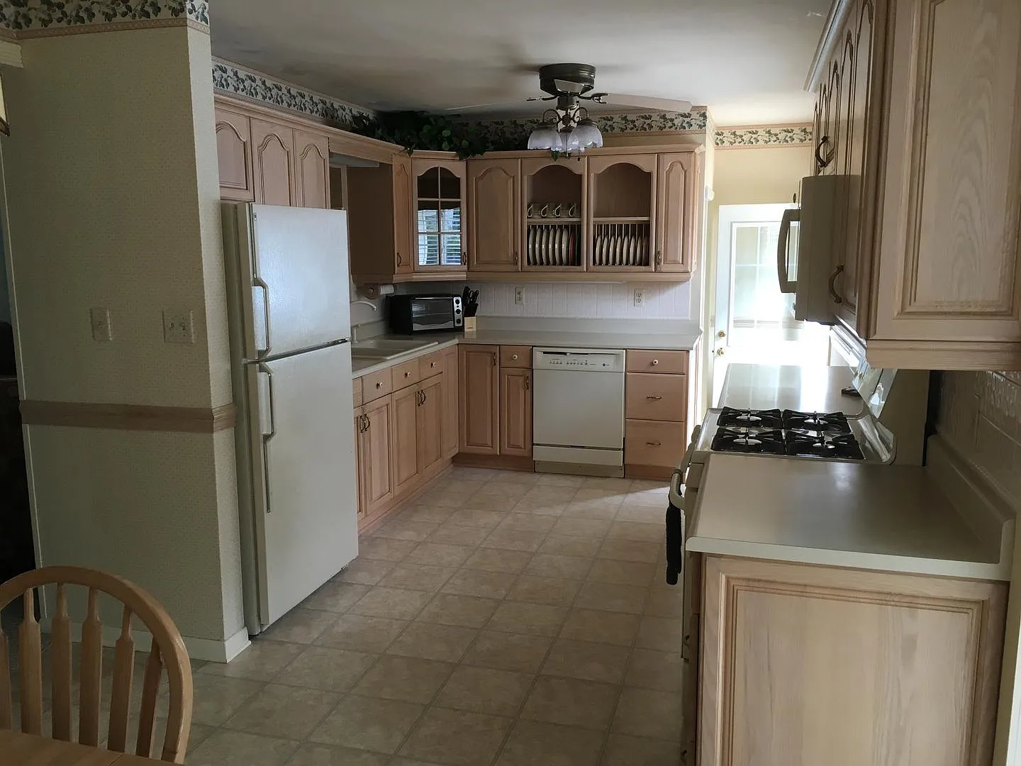 1831 W Grandview Boulevard — Photo 2