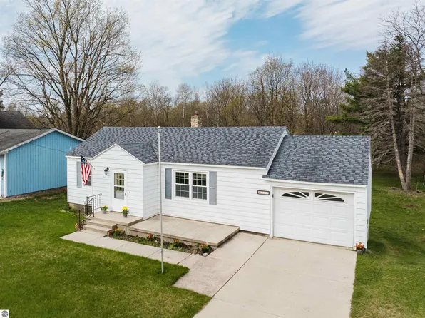 217 N Brownson Ave, Kingsley, MI 49649