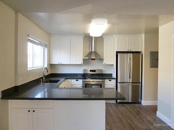 5th image of 301 Monterey Blvd APT 3