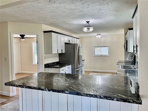 5th image of 608 W Bank St