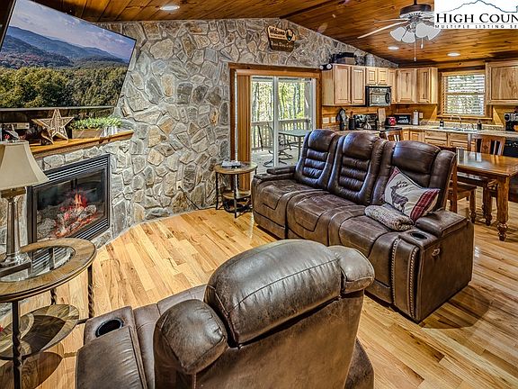 5th image of 719 Pine Ridge Road