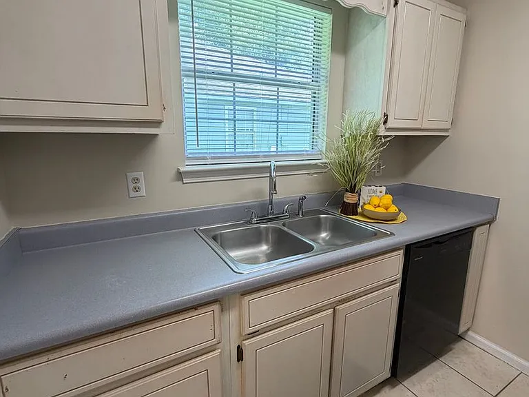 101 Talbot Ct — Photo 22