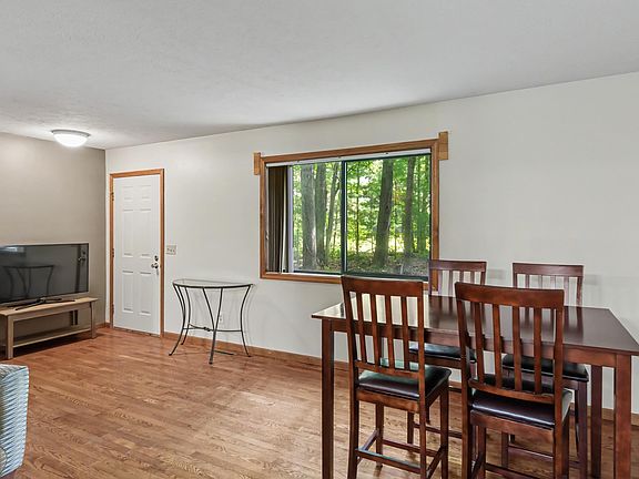 4th image of 1064 S South Long Lake Rd
