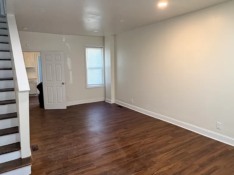 1130 Green St — Photo 9