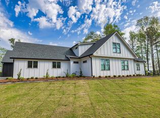 618 Seavy St, Senoia, GA 30276