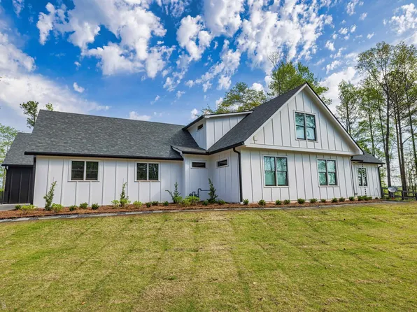 618 Seavy St, Senoia, GA 30276