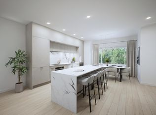 433 E 3rd St #111, North Vancouver, BC V7L 1G3