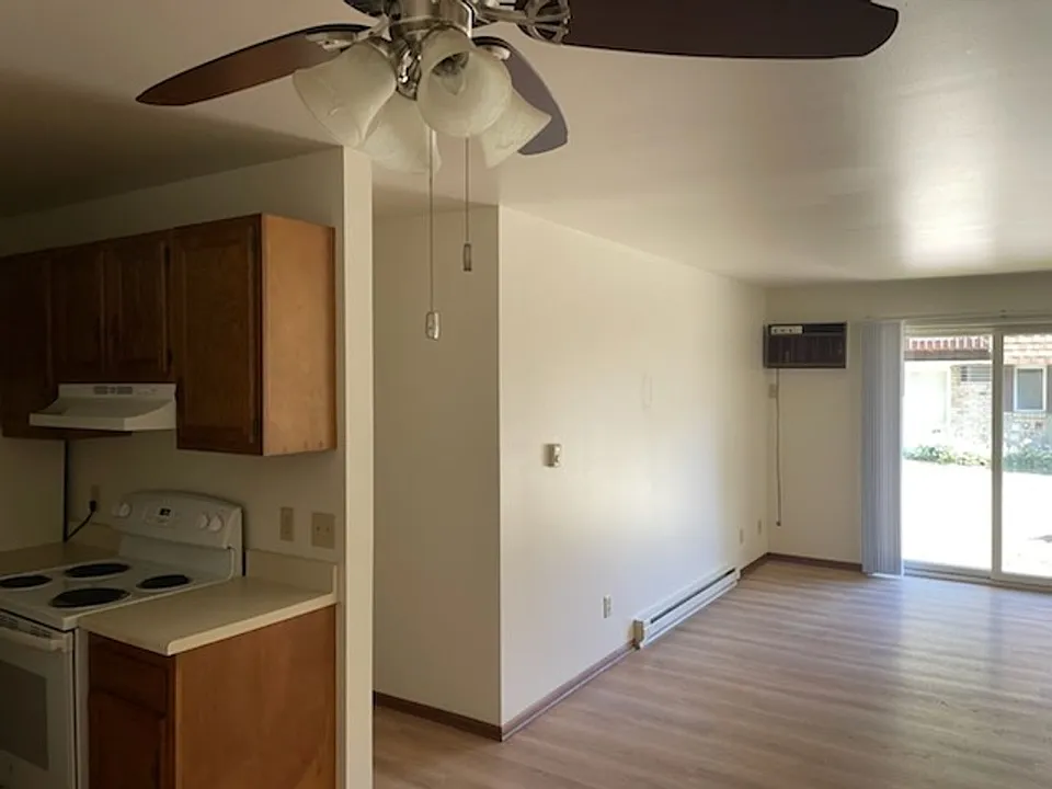 832 Weslyn Ct #8