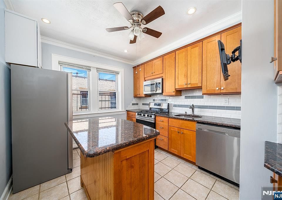 1st image of 82 Hackensack St APT 3