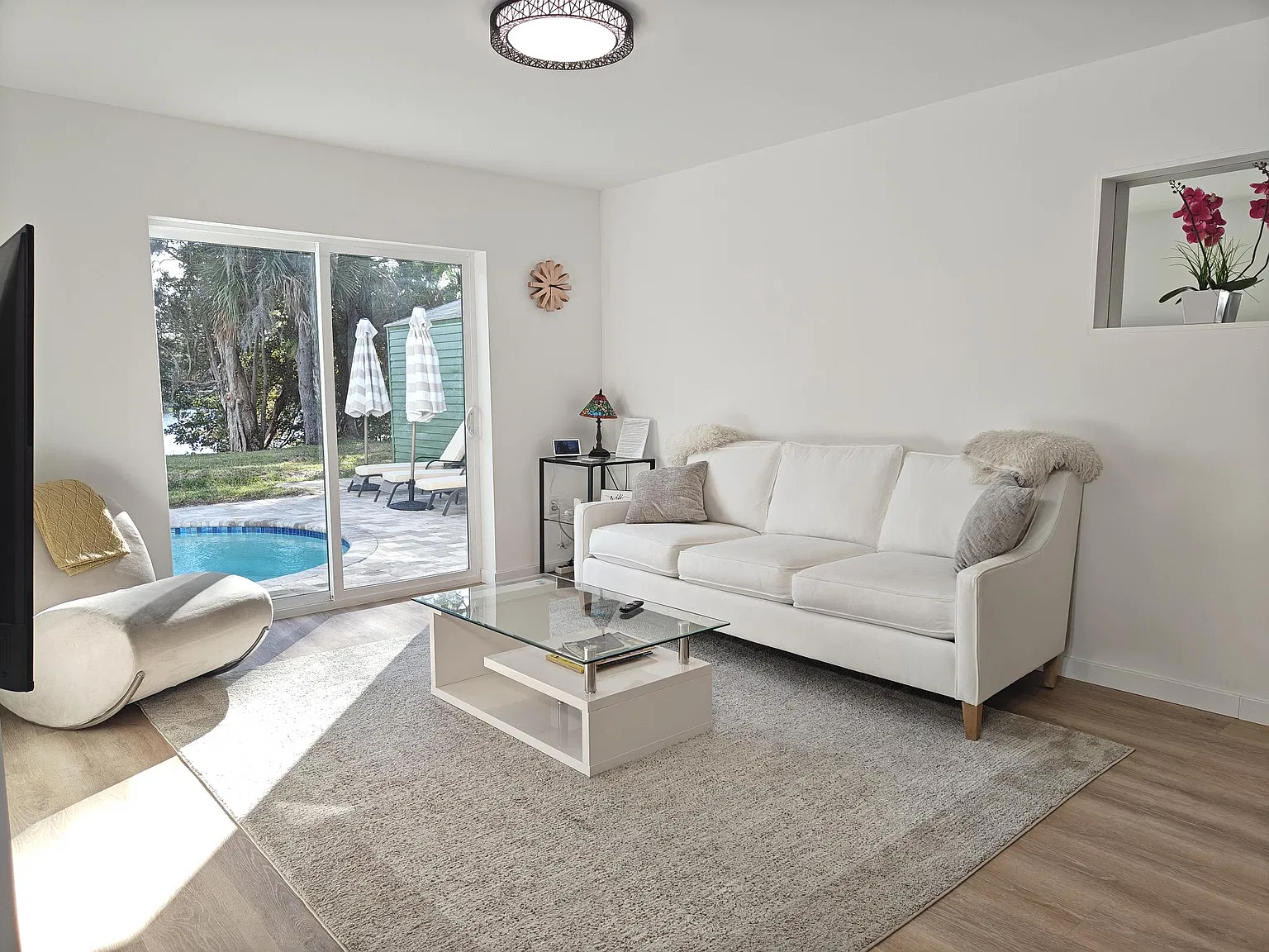 1382 Rordon Ave — Photo 3
