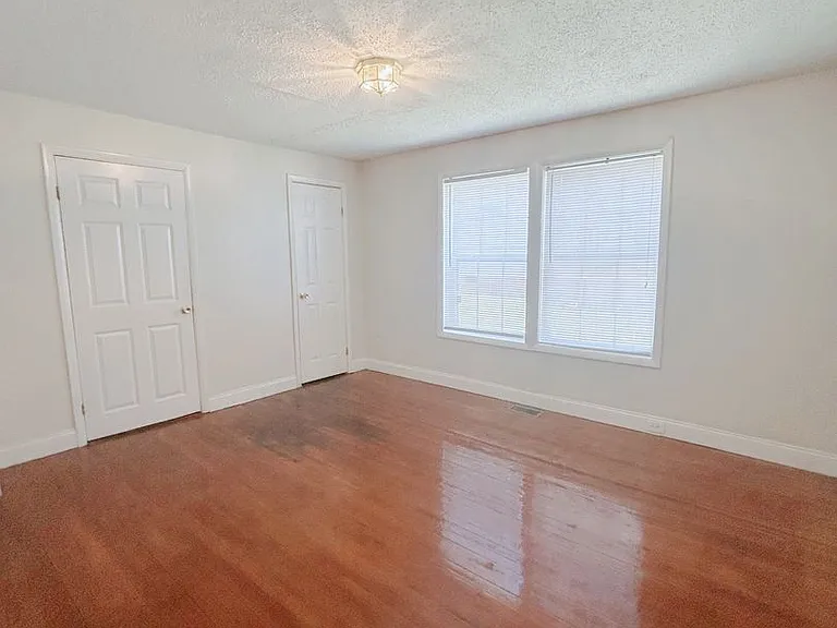 903 Price Ave — Photo 4