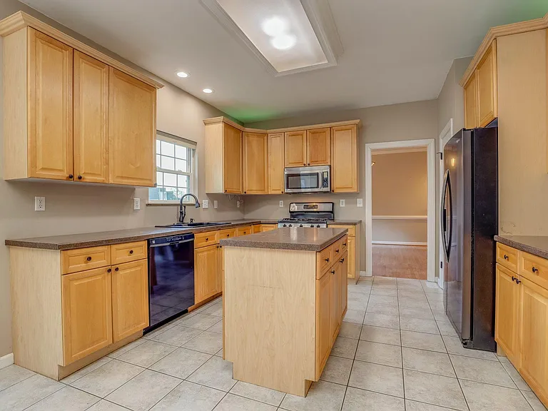 800 Sherrard Ct — Photo 12