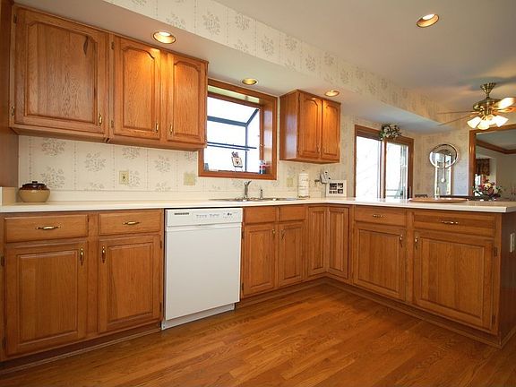 5th image of 792 Deervalley Dr