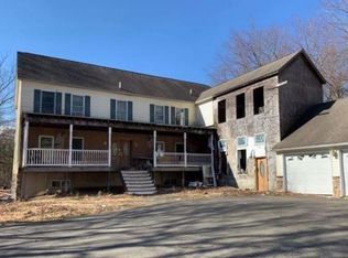 380 Mills Cross Rd, Staatsburg, NY 12580