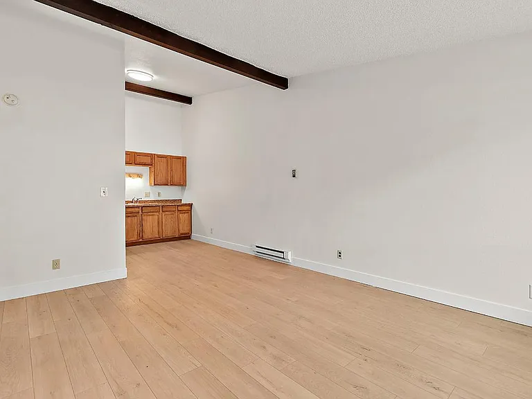 417 22nd St SE #D — Photo 3