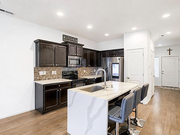 5th image of 5605 NE 129th Pl