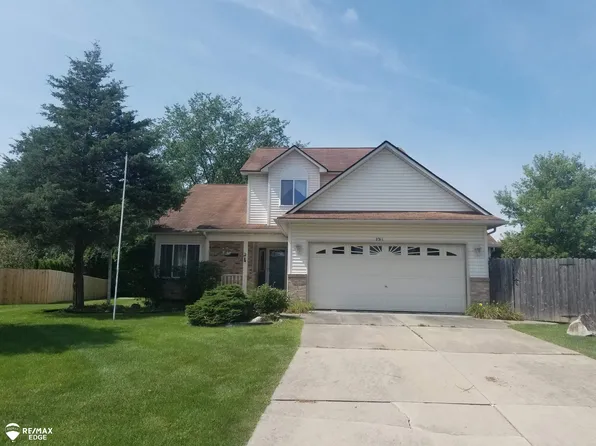 2311 Deer Holw, Burton, MI 48519