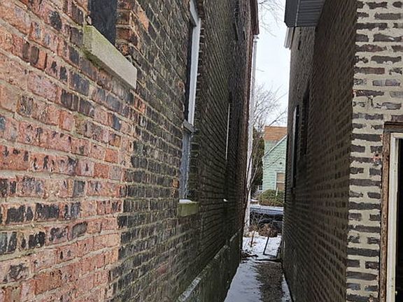 3rd image of 1507 Shields Ave