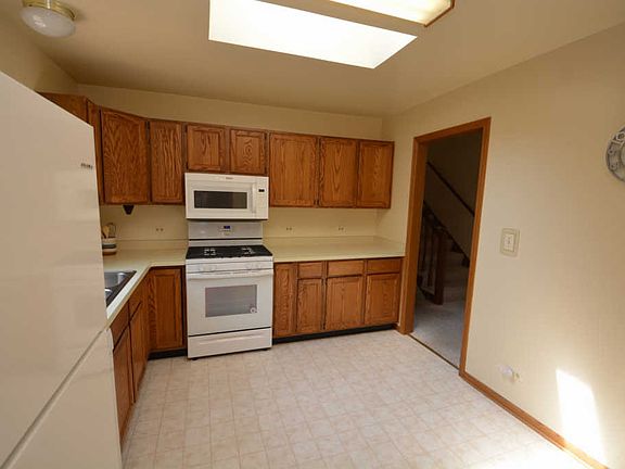 3rd image of 1311 Portage Ln